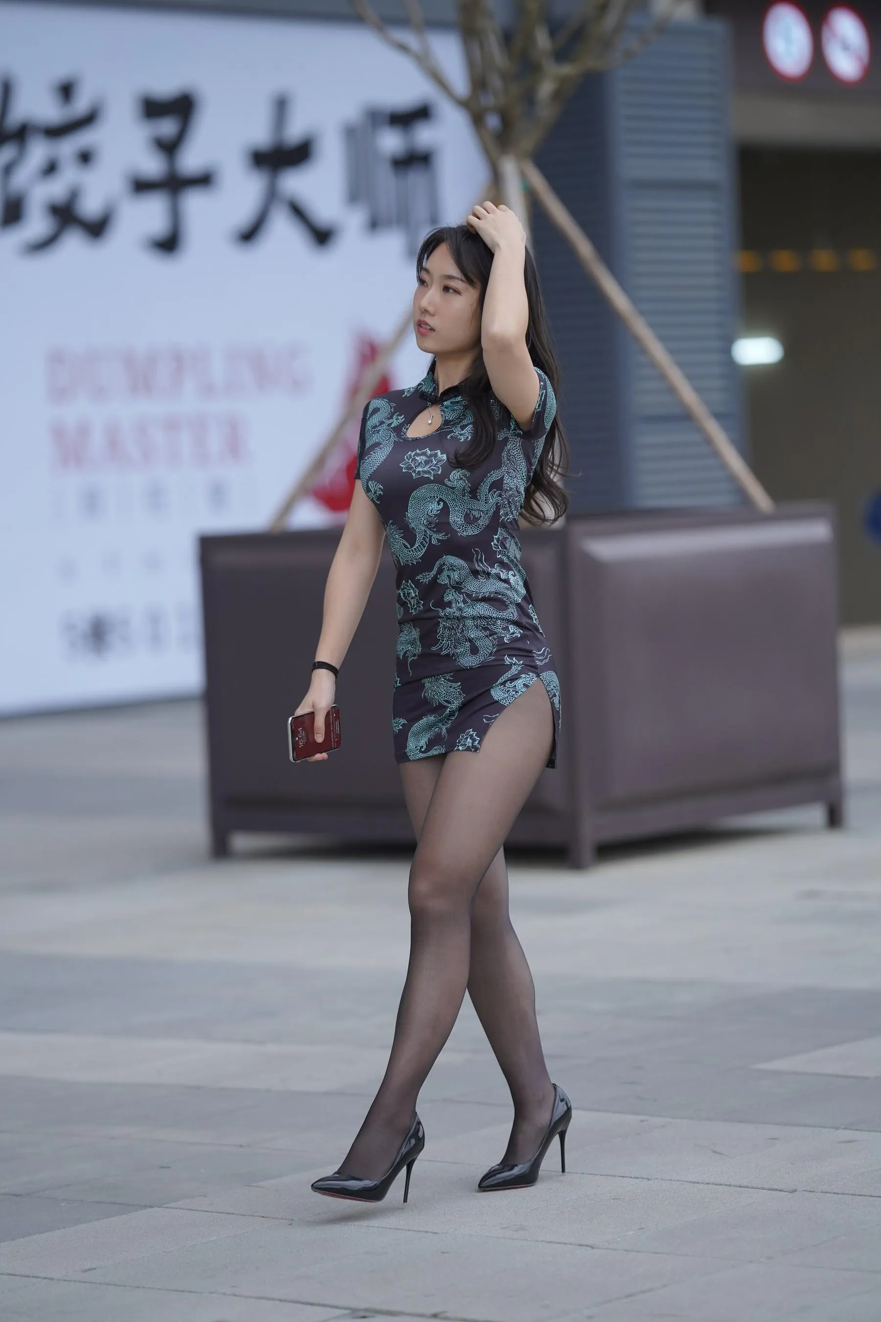 [魔镜街拍] NO.106 性感的黑丝改良旗袍少妇 [382P]插图5